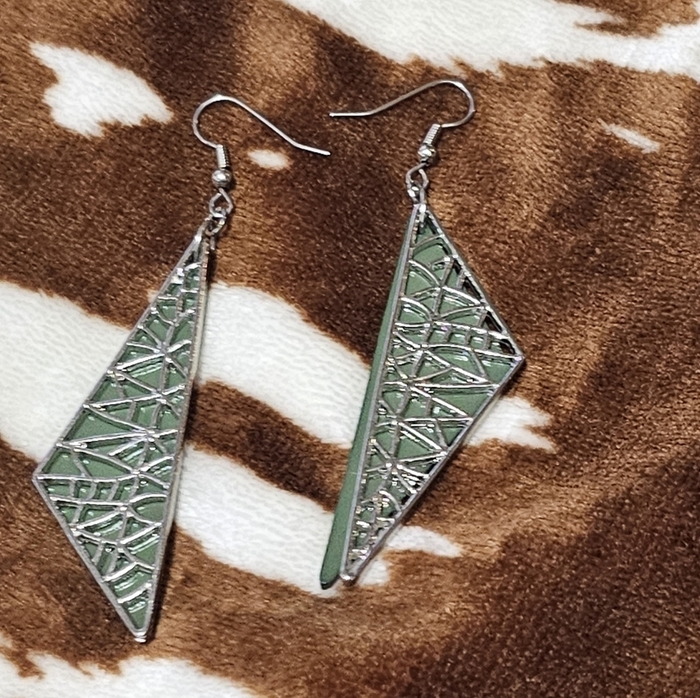 Green Dangle Style Earrings NWOT